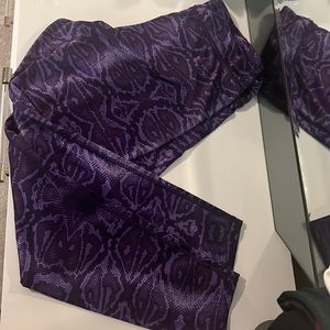 Purple Snake-print leggings💞
